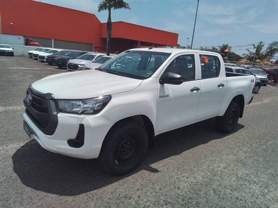 TOYOTA HILUX 2.8 D-4D TURBO DIESEL CHASSI 4X4 MANUAL TOYOTA HILUX 2.8 D-4D TURBO DIESEL CHASSI 4X4 MANUAL
